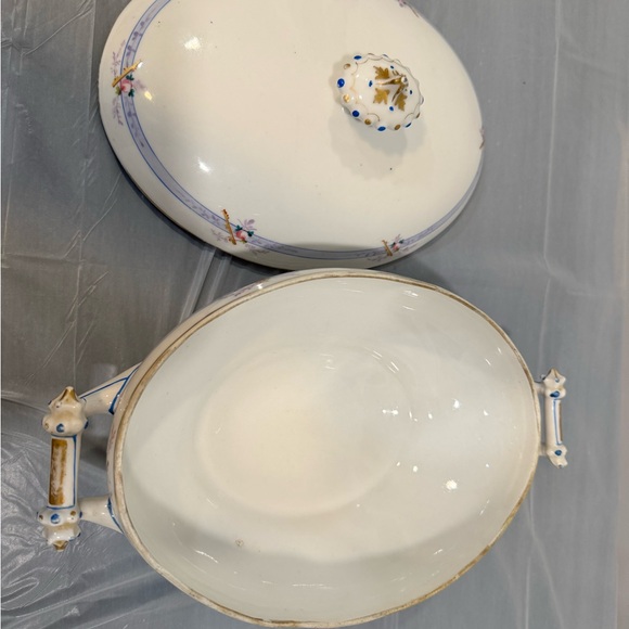 Victoria Czech Regency Covered Vegetable Dish Blue Ribbon Gold Trim - Picture 6 of 11